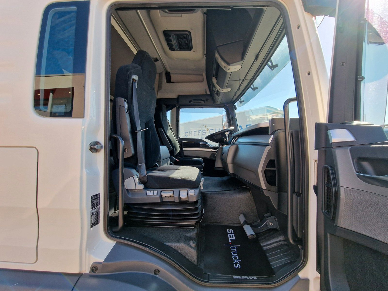 Camion frigorifique MAN TGL 12.250 4X2 BL / Ladebordwand: photos 18