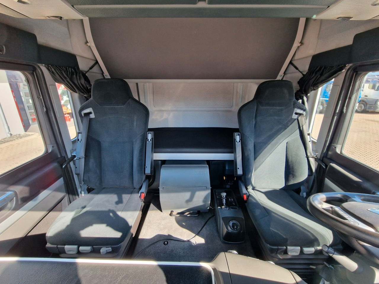 Camion frigorifique MAN TGL 12.250 4X2 BL / Ladebordwand: photos 20