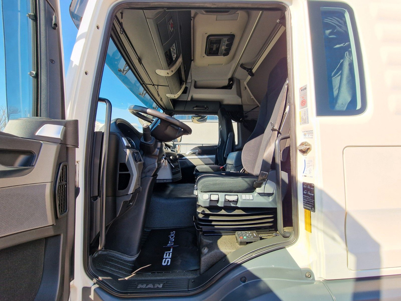 Camion frigorifique MAN TGL 12.250 4X2 BL / Ladebordwand: photos 16