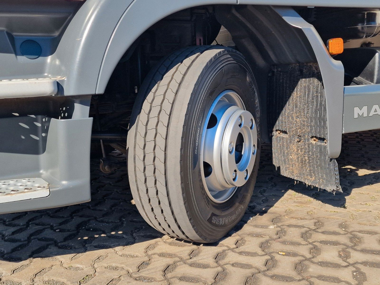 Camion frigorifique MAN TGL 12.250 4X2 BL / Ladebordwand: photos 27