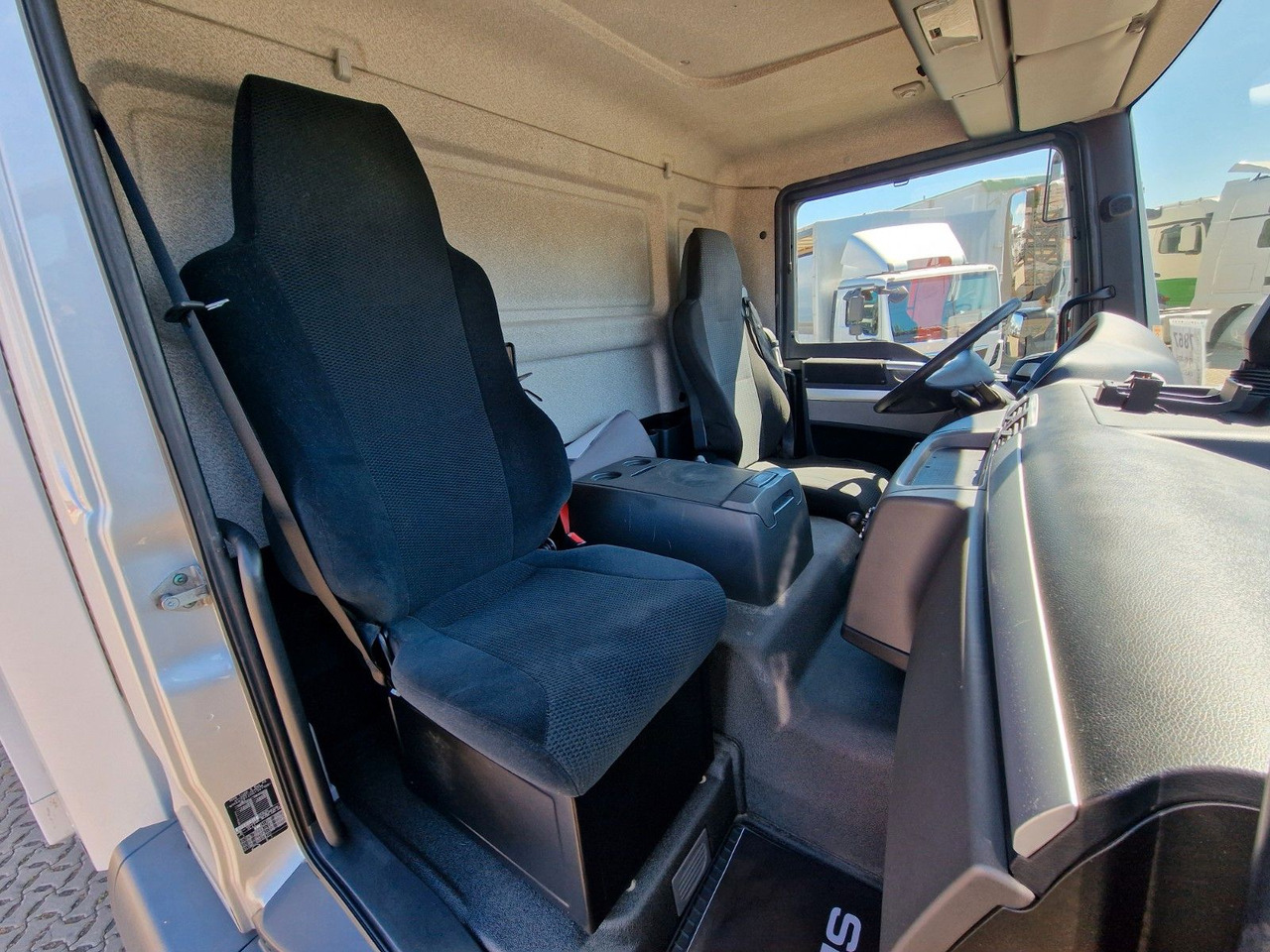 Camion frigorifique MAN TGM 18.290 4X2 LL / Ldbw / Carrier Supra 1250Mt: photos 19 Camion frigorifique MAN TGM 18.290 4X2 LL / Ldbw / Carrier Supra 1250Mt: photos 19