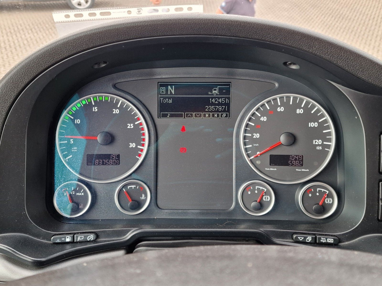 Camion à rideaux coulissants MAN TGX 18.440 4X2 LL-U /Intarder/Hubdach/Durchlade: photos 20 Camion à rideaux coulissants MAN TGX 18.440 4X2 LL-U /Intarder/Hubdach/Durchlade: photos 20