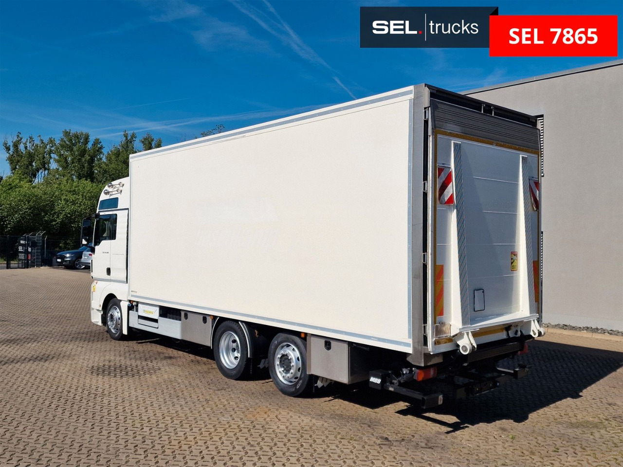 MAN TGX 24.400 6X2-2 LL-U / Intarder / Ldbw / Konvek - Camion fourgon: photos 1 MAN TGX 24.400 6X2-2 LL-U / Intarder / Ldbw / Konvek - Camion fourgon: photos 1