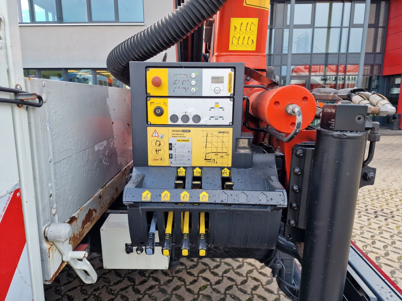 Camion grue Mercedes-Benz Axor 1833L / Palfinger PK 12002-EH / GLAS: photos 10 Camion grue Mercedes-Benz Axor 1833L / Palfinger PK 12002-EH / GLAS: photos 10