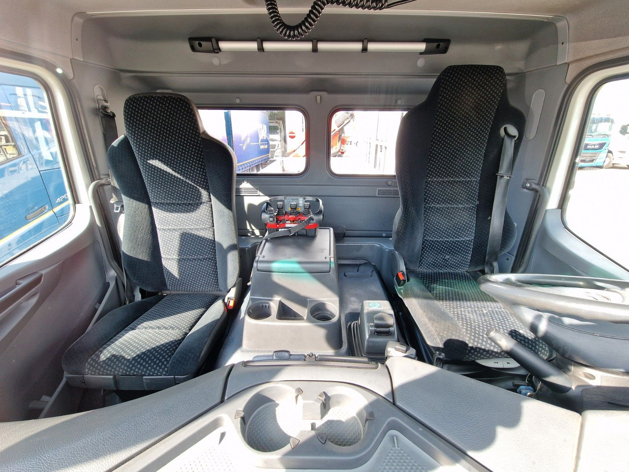 Camion grue Mercedes-Benz Axor 1833L / Palfinger PK 12002-EH / GLAS: photos 20 Camion grue Mercedes-Benz Axor 1833L / Palfinger PK 12002-EH / GLAS: photos 20