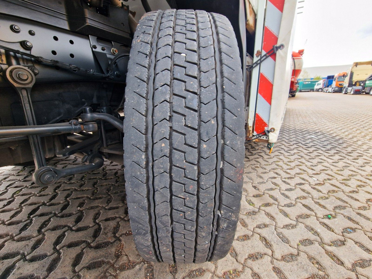 Camion grue Mercedes-Benz Axor 1833L / Palfinger PK 12002-EH / GLAS: photos 27 Camion grue Mercedes-Benz Axor 1833L / Palfinger PK 12002-EH / GLAS: photos 27