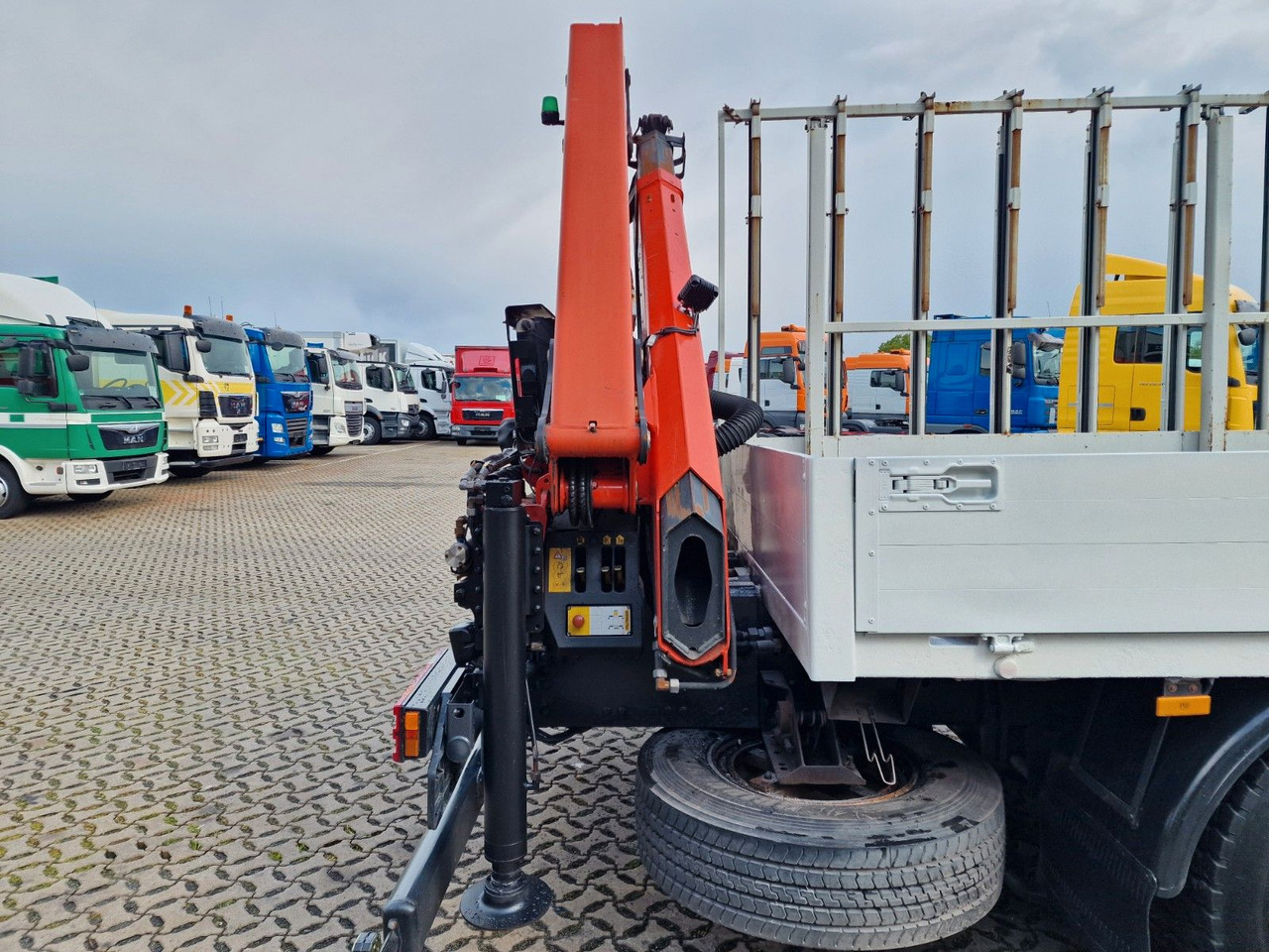 Camion grue Mercedes-Benz Axor 1833L / Palfinger PK 12002-EH / GLAS: photos 11 Camion grue Mercedes-Benz Axor 1833L / Palfinger PK 12002-EH / GLAS: photos 11