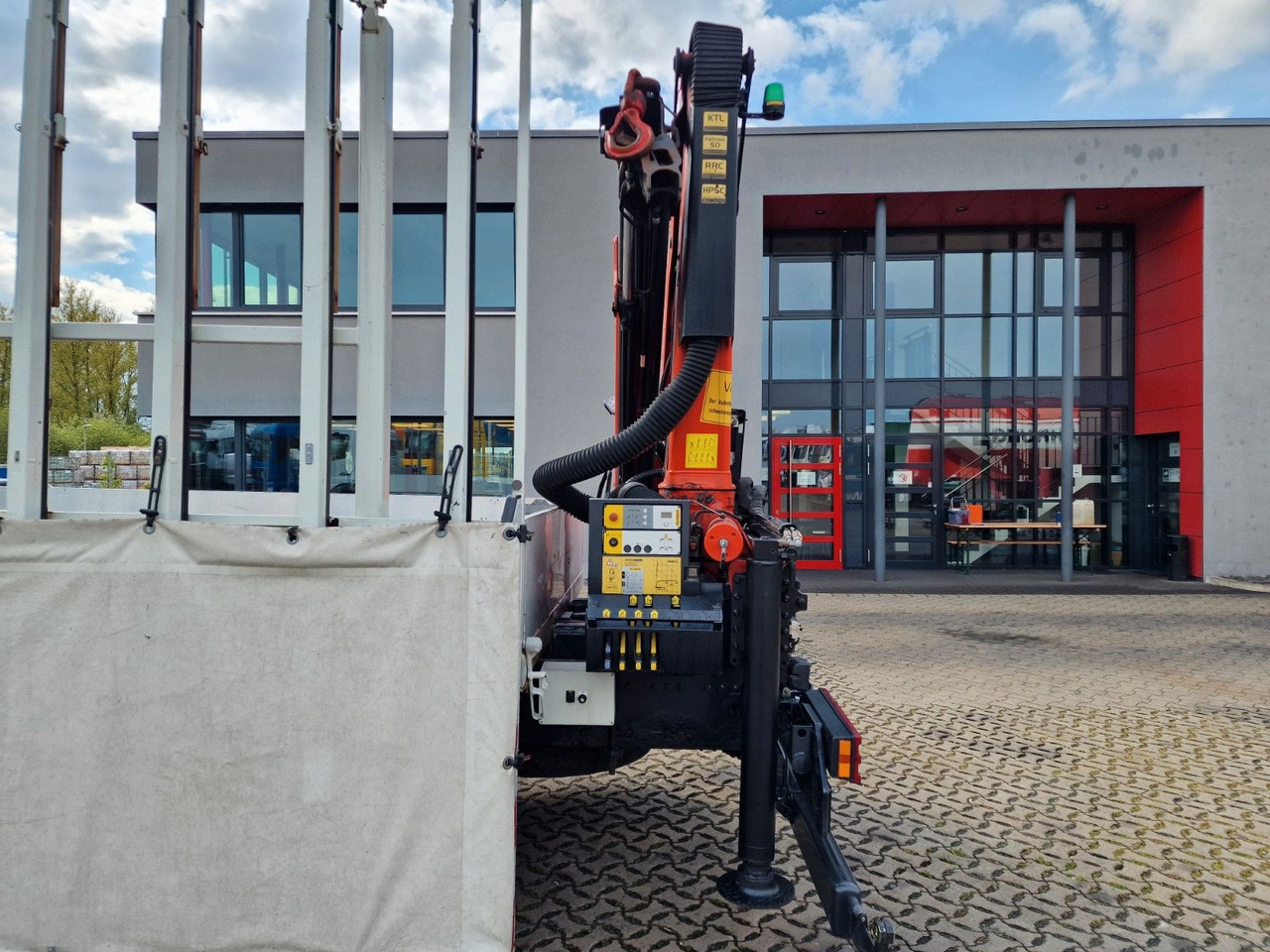 Camion grue Mercedes-Benz Axor 1833L / Palfinger PK 12002-EH / GLAS: photos 9 Camion grue Mercedes-Benz Axor 1833L / Palfinger PK 12002-EH / GLAS: photos 9