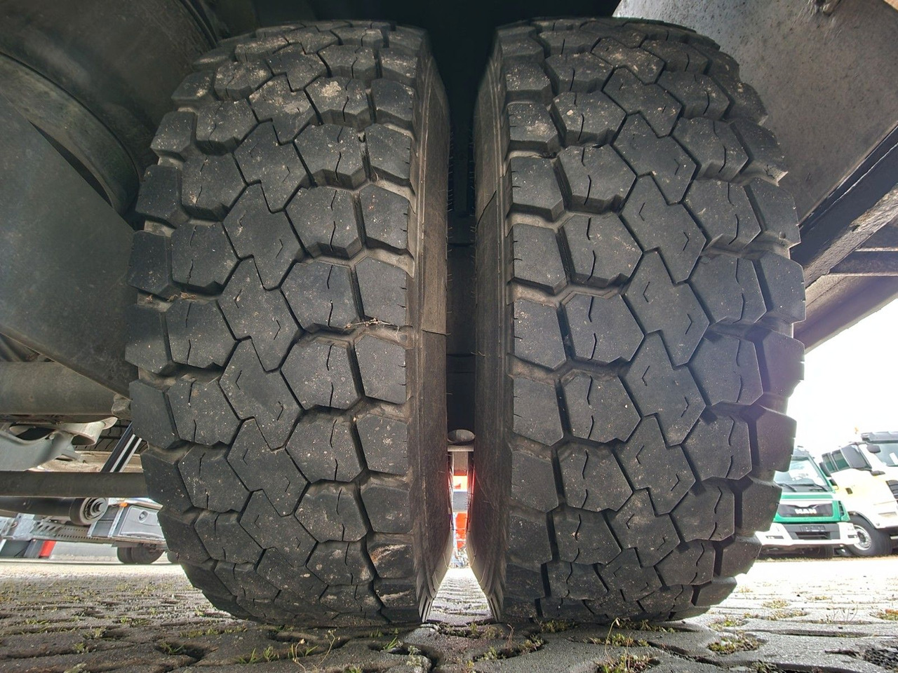 Camion grue Mercedes-Benz Axor 1833L / Palfinger PK 12002-EH / GLAS: photos 29 Camion grue Mercedes-Benz Axor 1833L / Palfinger PK 12002-EH / GLAS: photos 29