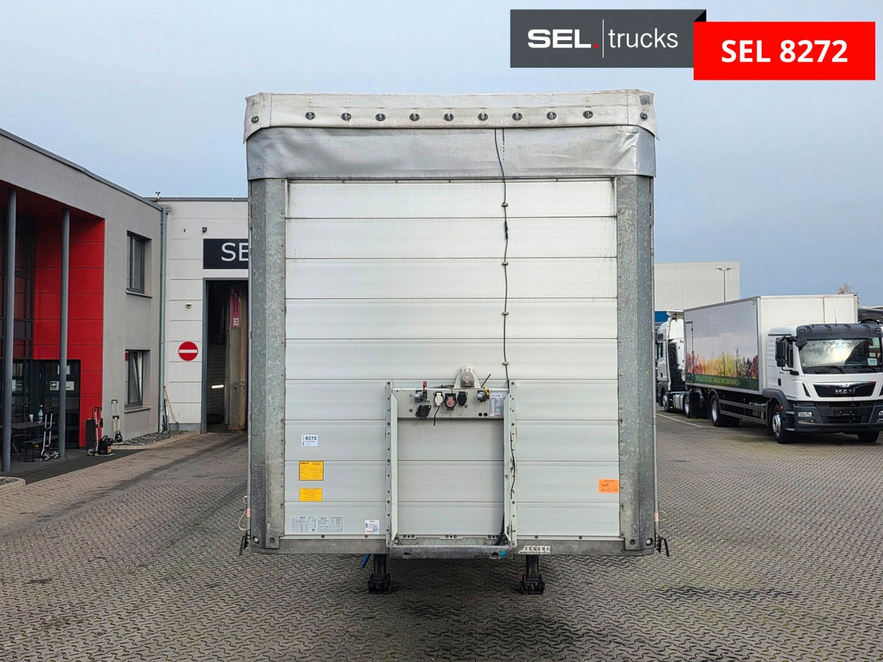 Schmitz Cargobull SCS 24/L - 13.62 E B / Ldbw / Lenkachse - Semi-remorque pour le transport de boissons: photos 3 Schmitz Cargobull SCS 24/L - 13.62 E B / Ldbw / Lenkachse - Semi-remorque pour le transport de boissons: photos 3