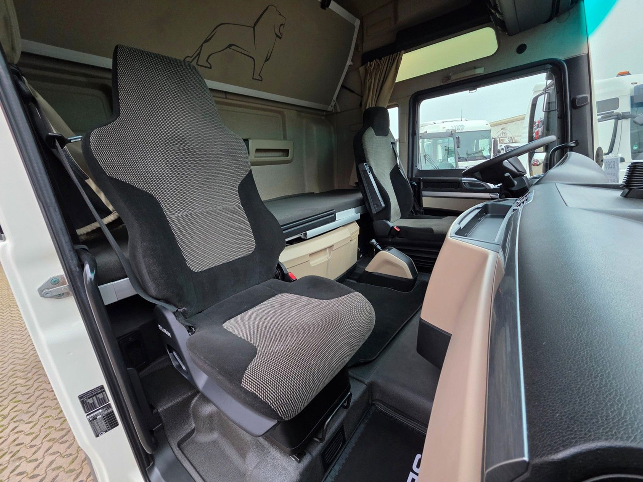 Tracteur routier MAN TGX 18.460 4X2 LLS-U / Retarder / 2 Tanks: photos 29 Tracteur routier MAN TGX 18.460 4X2 LLS-U / Retarder / 2 Tanks: photos 29