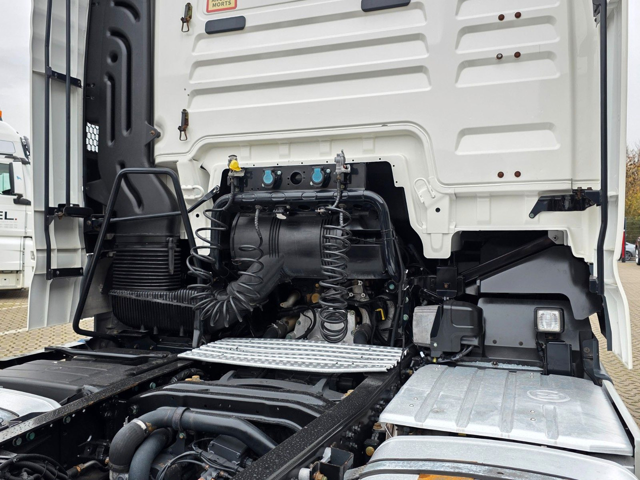 Tracteur routier MAN TGX 18.460 4X2 LLS-U / Retarder / 2 Tanks: photos 17 Tracteur routier MAN TGX 18.460 4X2 LLS-U / Retarder / 2 Tanks: photos 17