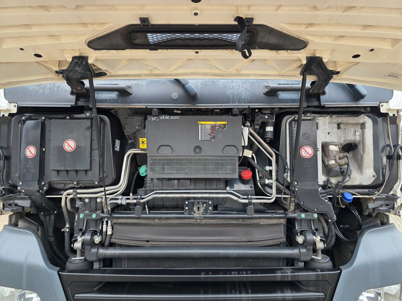 Tracteur routier MAN TGX 18.460 4X2 LLS-U / Retarder / 2 Tanks: photos 24 Tracteur routier MAN TGX 18.460 4X2 LLS-U / Retarder / 2 Tanks: photos 24