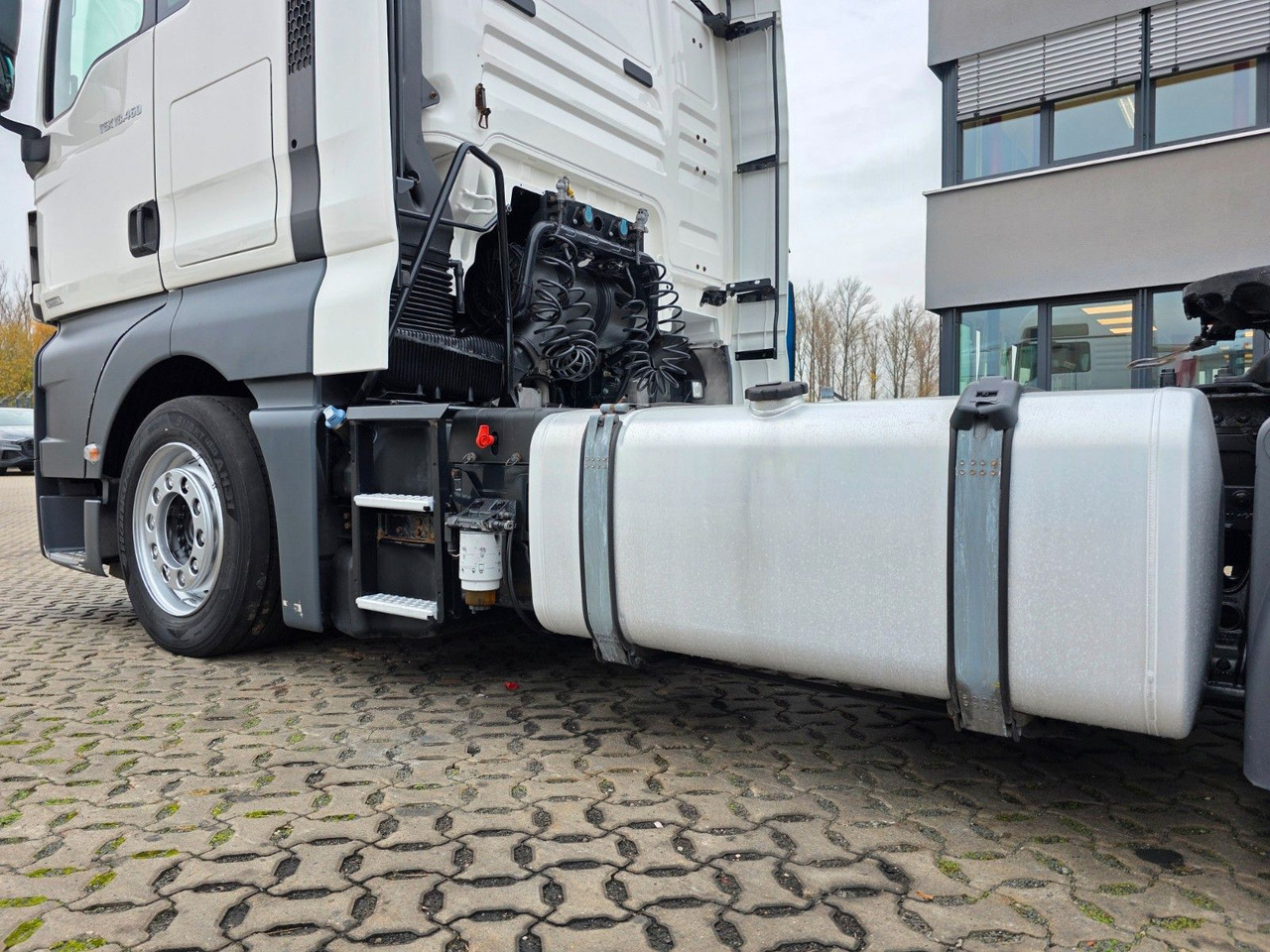 Tracteur routier MAN TGX 18.460 4X2 LLS-U / Retarder / 2 Tanks: photos 13 Tracteur routier MAN TGX 18.460 4X2 LLS-U / Retarder / 2 Tanks: photos 13