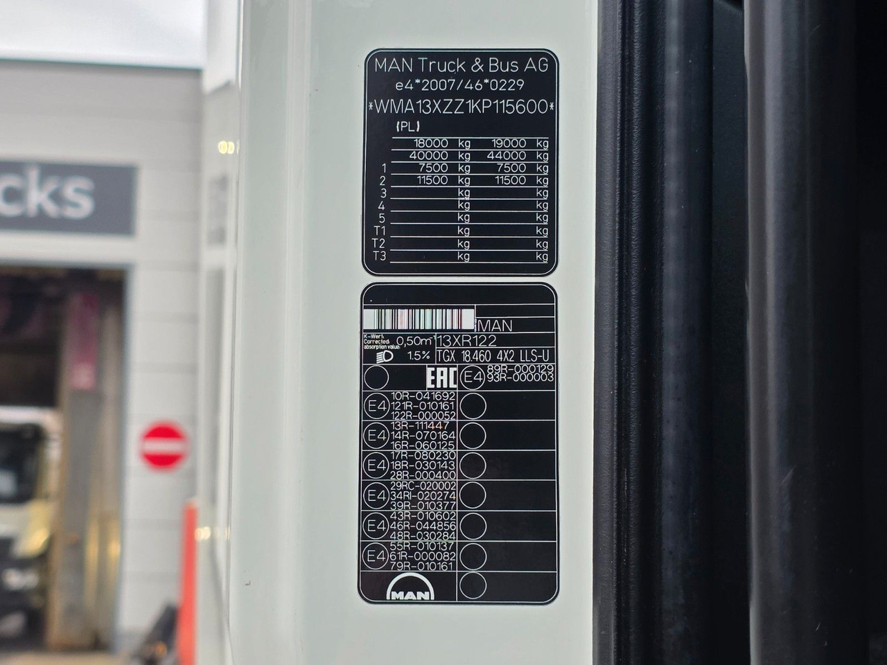 Tracteur routier MAN TGX 18.460 4X2 LLS-U / Retarder / 2 Tanks: photos 25 Tracteur routier MAN TGX 18.460 4X2 LLS-U / Retarder / 2 Tanks: photos 25