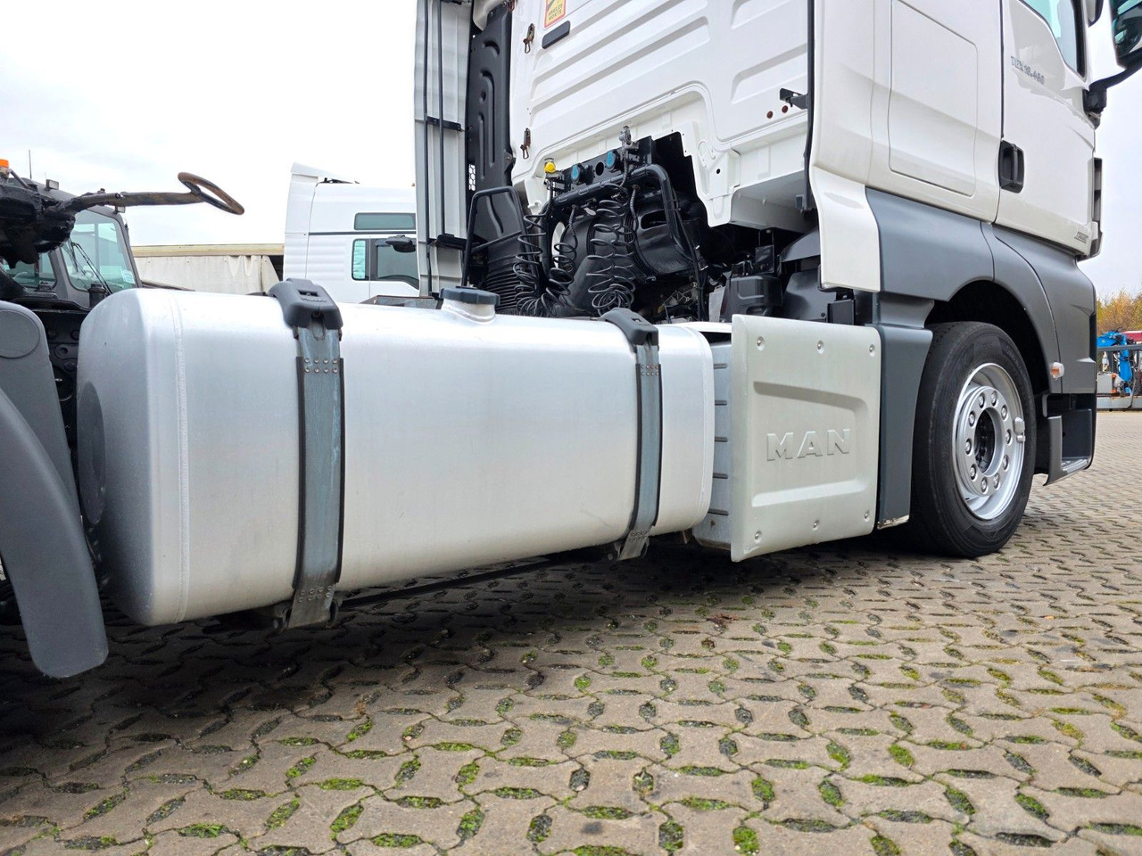 Tracteur routier MAN TGX 18.460 4X2 LLS-U / Retarder / 2 Tanks: photos 16 Tracteur routier MAN TGX 18.460 4X2 LLS-U / Retarder / 2 Tanks: photos 16