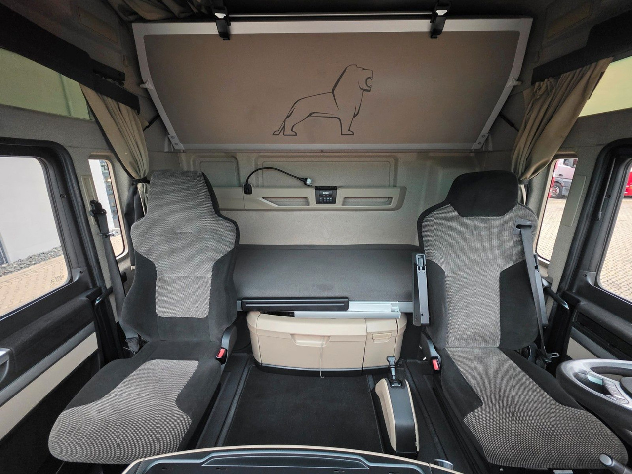 Tracteur routier MAN TGX 18.460 4X2 LLS-U / Retarder / 2 Tanks: photos 30 Tracteur routier MAN TGX 18.460 4X2 LLS-U / Retarder / 2 Tanks: photos 30