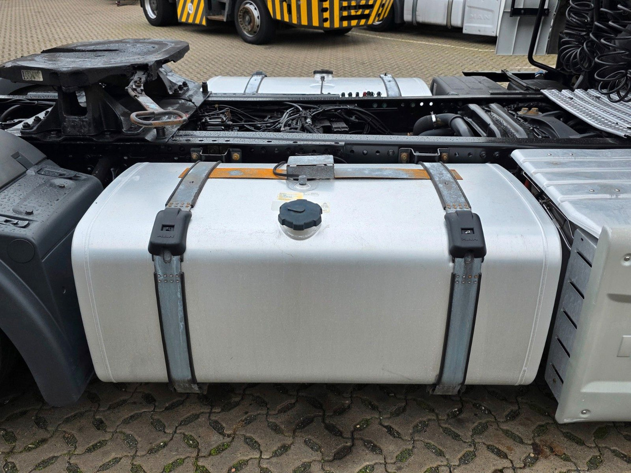 Tracteur routier MAN TGX 18.460 4X2 LLS-U / Retarder / 2 Tanks: photos 18 Tracteur routier MAN TGX 18.460 4X2 LLS-U / Retarder / 2 Tanks: photos 18