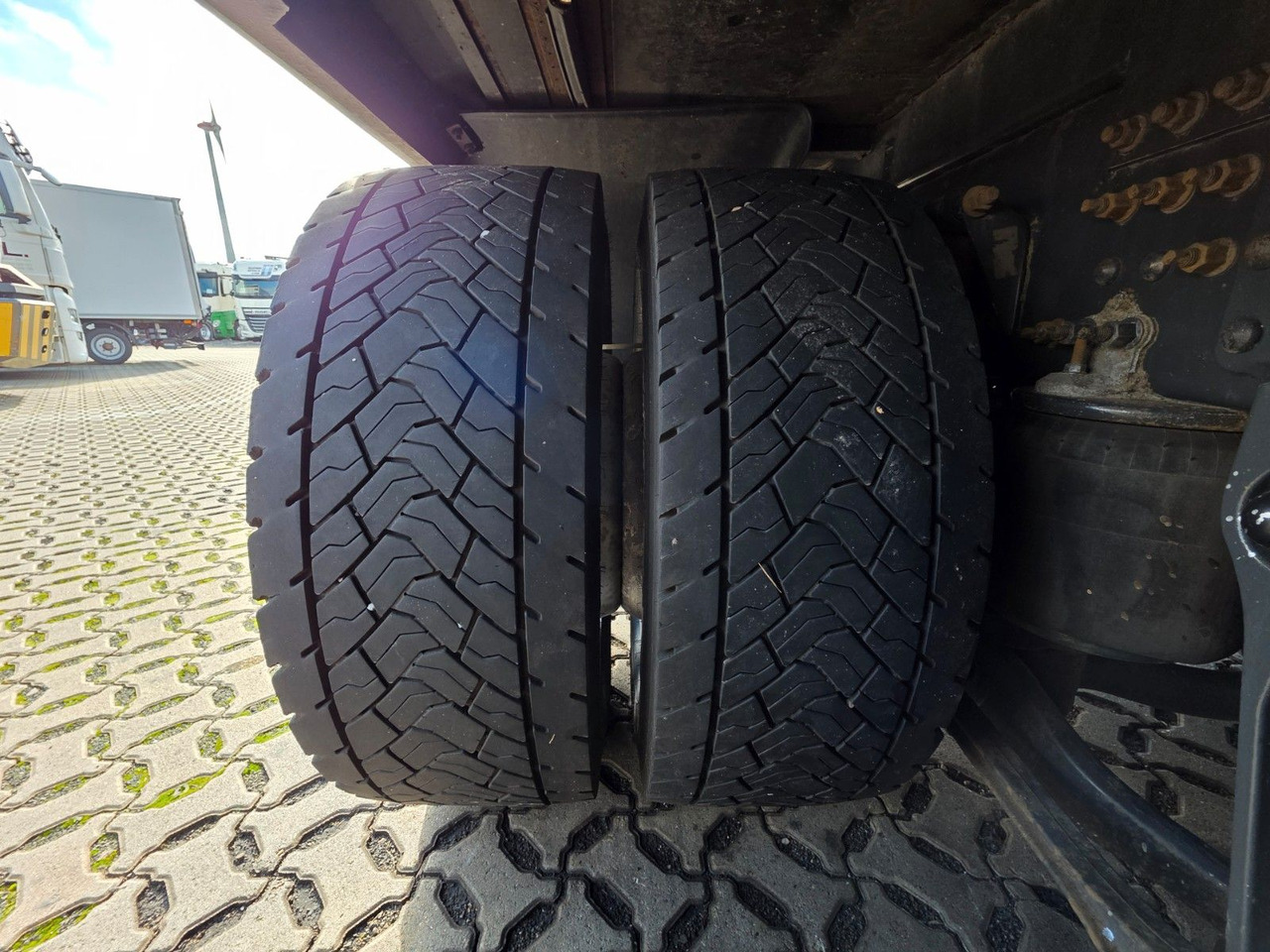 Camion à rideaux coulissants Volvo FM 410 / Ladebordwand / Lenkachse: photos 43 Camion à rideaux coulissants Volvo FM 410 / Ladebordwand / Lenkachse: photos 43