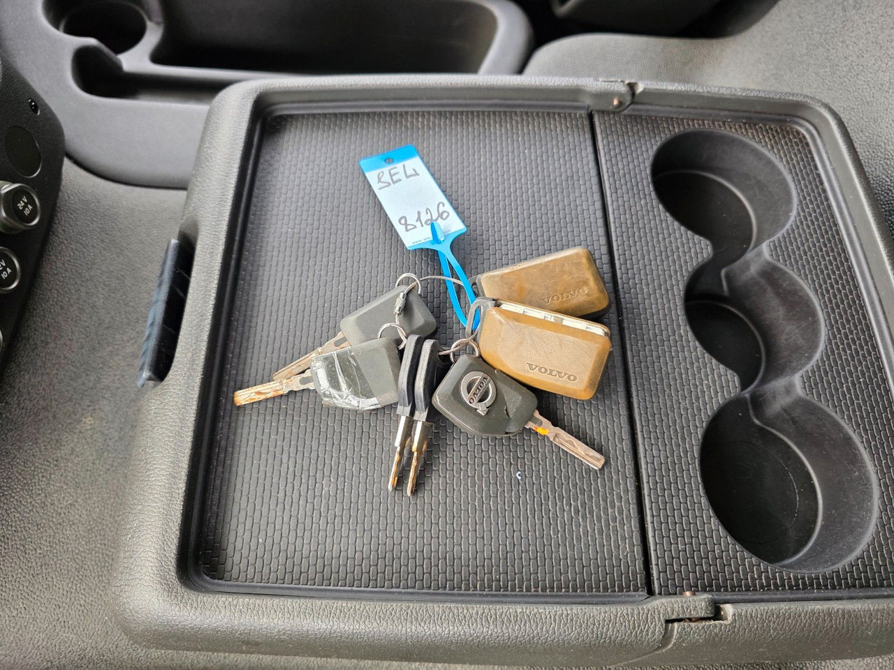 Camion à rideaux coulissants Volvo FM 410 / Ladebordwand / Lenkachse: photos 37 Camion à rideaux coulissants Volvo FM 410 / Ladebordwand / Lenkachse: photos 37