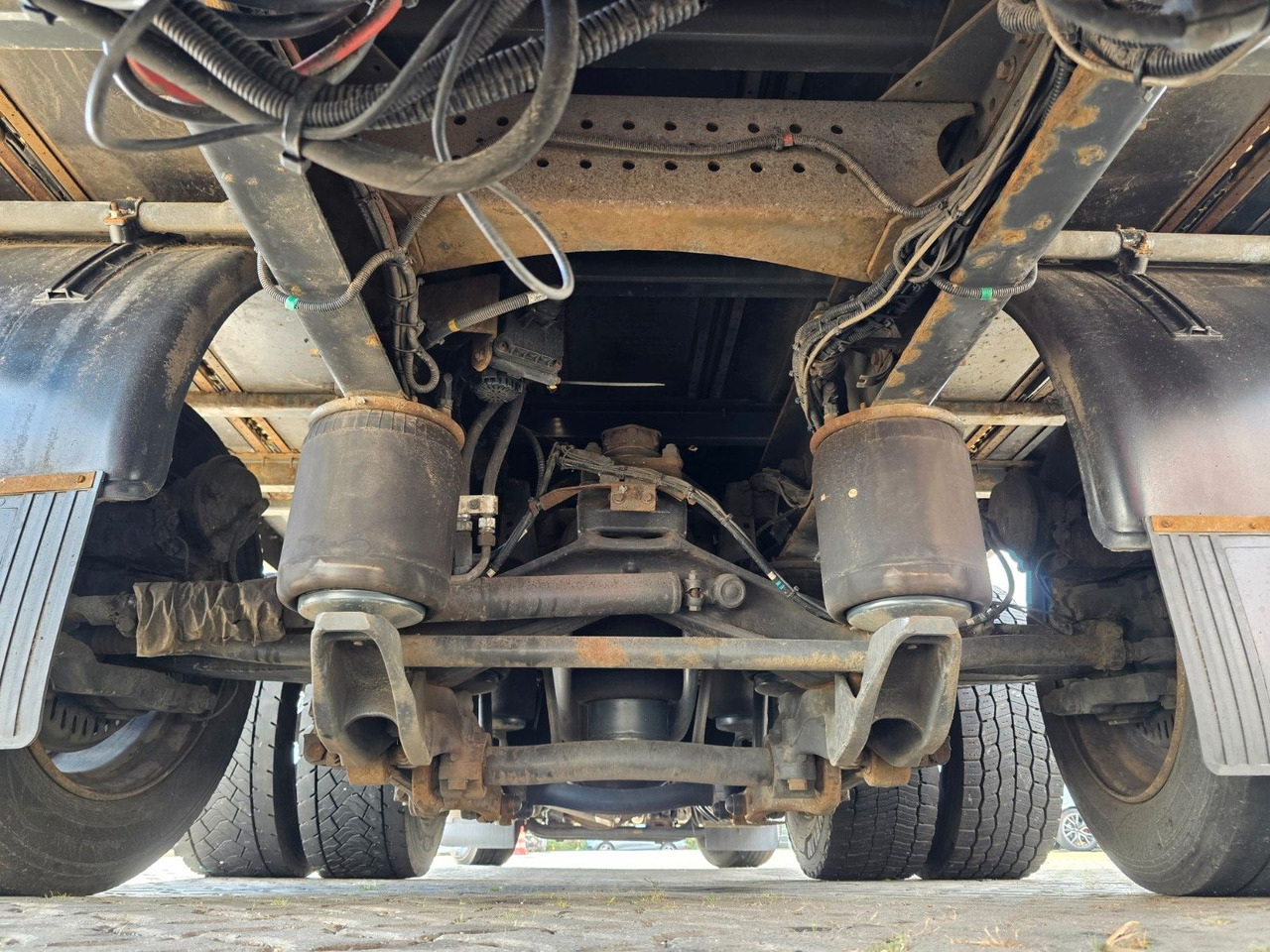 Camion à rideaux coulissants Volvo FM 410 / Ladebordwand / Lenkachse: photos 20 Camion à rideaux coulissants Volvo FM 410 / Ladebordwand / Lenkachse: photos 20