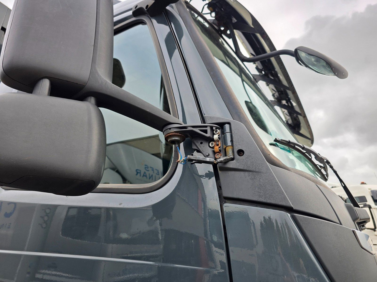 Camion à rideaux coulissants Volvo FM 410 / Ladebordwand / Lenkachse: photos 50 Camion à rideaux coulissants Volvo FM 410 / Ladebordwand / Lenkachse: photos 50