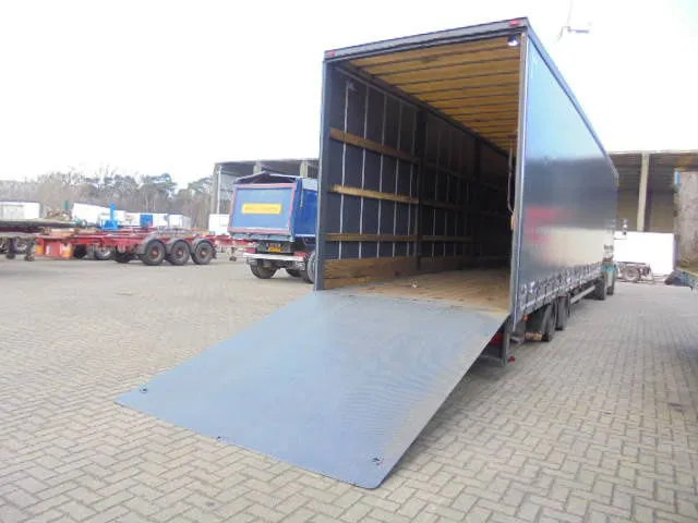 Fruehauf ONCZ 30-218 A - Semi-remorque surbaissé: photos 2 Fruehauf ONCZ 30-218 A - Semi-remorque surbaissé: photos 2