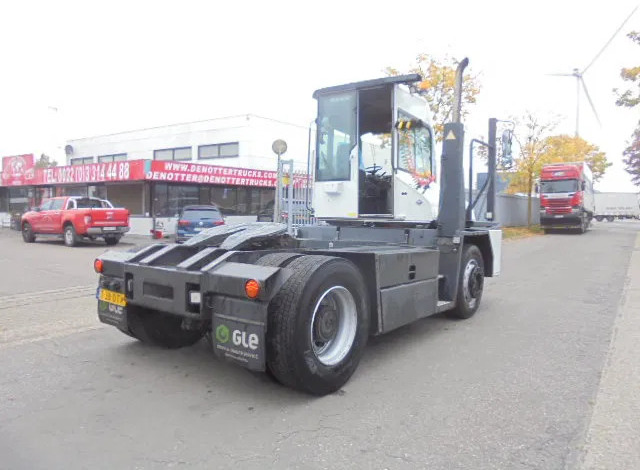 Kalmar TT616I TT616IC-9-L1A8 - Tracteur portuaire: photos 5 Kalmar TT616I TT616IC-9-L1A8 - Tracteur portuaire: photos 5