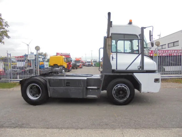 Kalmar TT616I TT616IC-9-L1A8 - Tracteur portuaire: photos 4 Kalmar TT616I TT616IC-9-L1A8 - Tracteur portuaire: photos 4