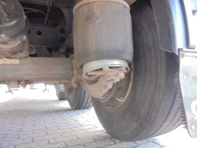 Semi-remorque rideaux coulissants Krone SD NL KENTEKEN BPW TROMMEL ASSEN 35 IN STOCK: photos 15 Semi-remorque rideaux coulissants Krone SD NL KENTEKEN BPW TROMMEL ASSEN 35 IN STOCK: photos 15