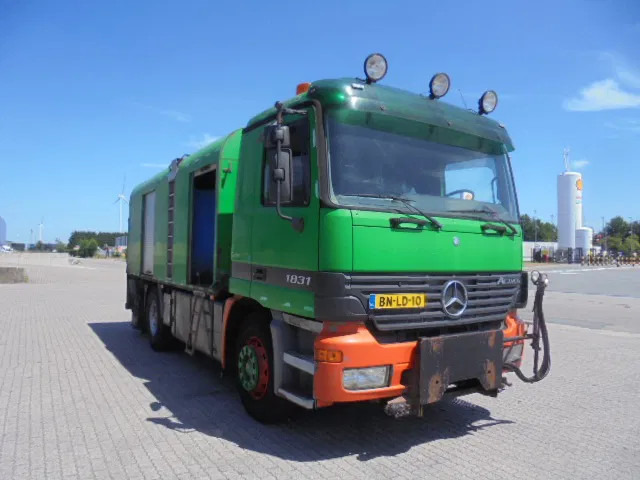 Mercedes-Benz Actros 1831 1831 Bitumensprayer - Camion citerne: photos 3 Mercedes-Benz Actros 1831 1831 Bitumensprayer - Camion citerne: photos 3