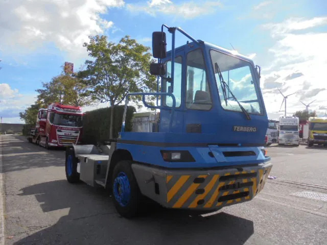Terberg YT 182 NL KENTEKEN - Tracteur portuaire: photos 3 Terberg YT 182 NL KENTEKEN - Tracteur portuaire: photos 3