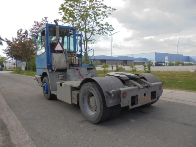 Tracteur portuaire Terberg YT 182 + REGISTRATION: photos 7