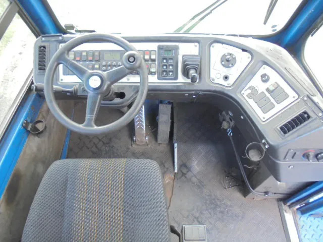 Tracteur portuaire Terberg YT 182 + REGISTRATION: photos 10