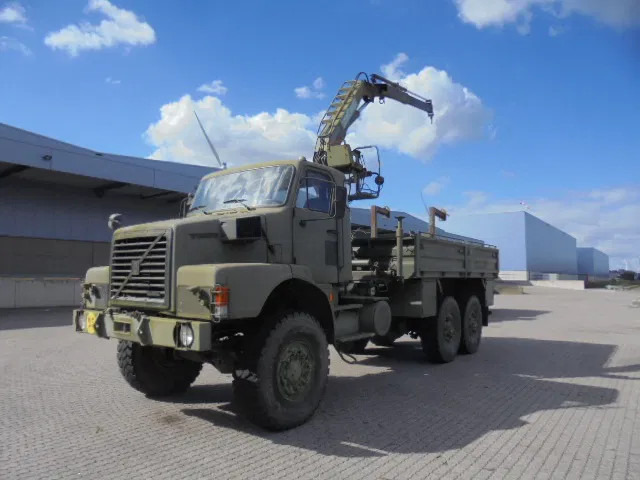 Camion plateau, Camion grue Volvo N 10 6X6 L + FASSI 3X IN STOCK: photos 6
