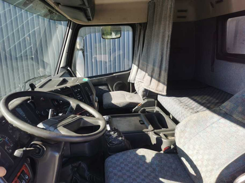 Photo d'intérieur 1: Châssis cabine Volvo FH12 420 chassis truck