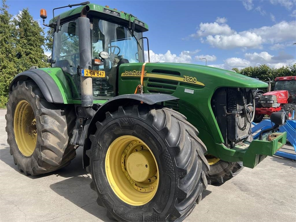 John Deere 7820 - Tracteur agricole: photos 2 John Deere 7820 - Tracteur agricole: photos 2