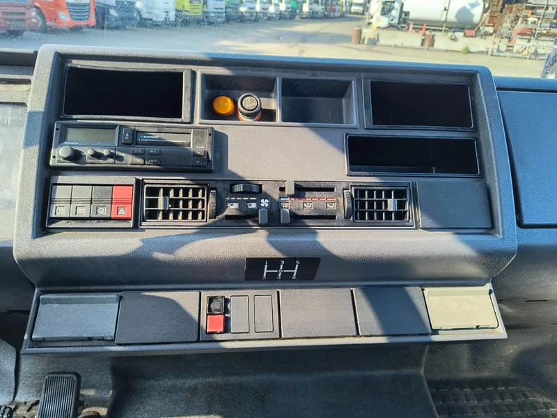 Renault Midliner S135 - ONLY 54 400KM - SMALL TANK 3680L INSULATED INOX en leasing occasion Renault Midliner S135 - ONLY 54 400KM - SMALL TANK 3680L INSULATED INOX: photos 10 Renault Midliner S135 - ONLY 54 400KM - SMALL TANK 3680L INSULATED INOX en leasing occasion Renault Midliner S135 - ONLY 54 400KM - SMALL TANK 3680L INSULATED INOX: photos 10