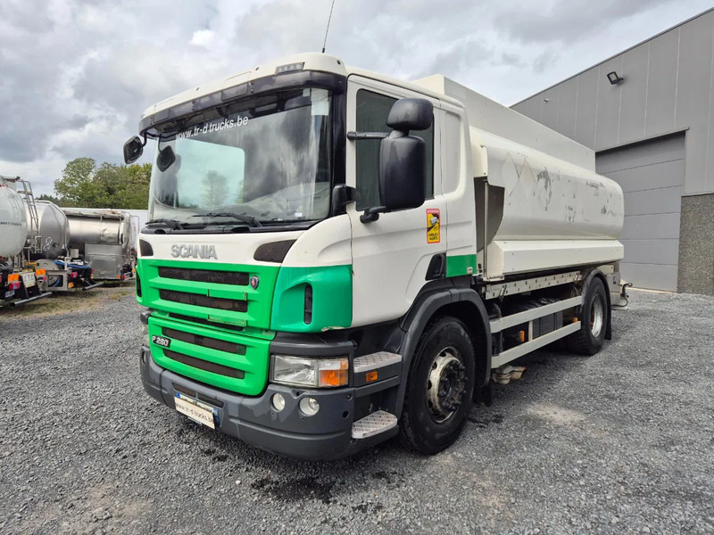 Scania P280 FUEL / CARBURANT 14000L - 5 COMP - RETARDER - Camion citerne: photos 1 Scania P280 FUEL / CARBURANT 14000L - 5 COMP - RETARDER - Camion citerne: photos 1