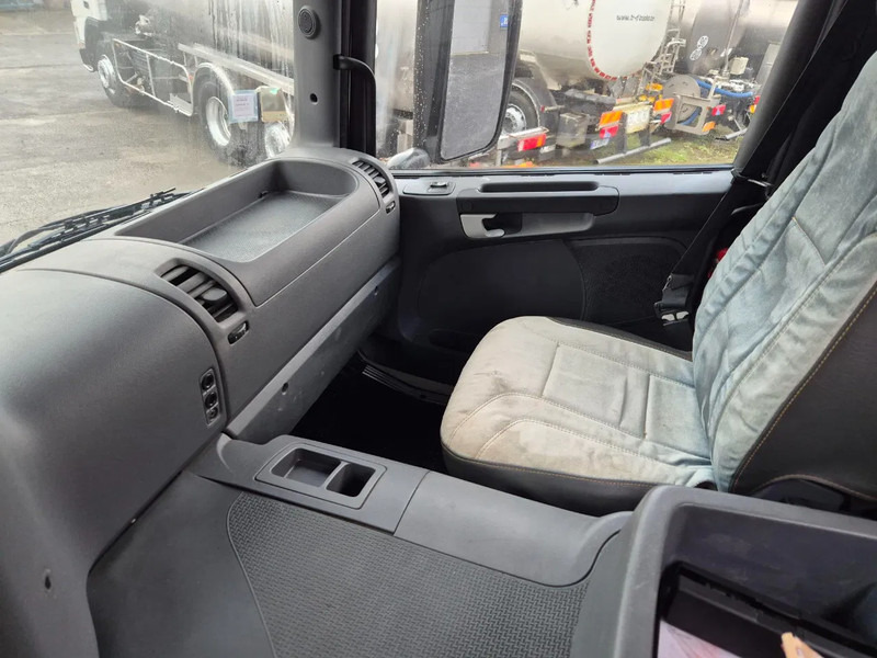 Scania P340 INSULATED INOX TANK 15000L - 1 COMP - RETARDER en leasing occasion Scania P340 INSULATED INOX TANK 15000L - 1 COMP - RETARDER: photos 13 Scania P340 INSULATED INOX TANK 15000L - 1 COMP - RETARDER en leasing occasion Scania P340 INSULATED INOX TANK 15000L - 1 COMP - RETARDER: photos 13