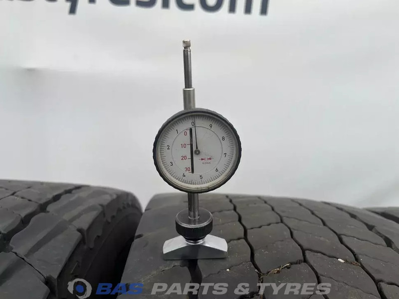 Continental Continental 315/70R22.5 Eco HD5 154/150 M+S 3PMSF gebruikte set - Pneu pour Camion: photos 3 Continental Continental 315/70R22.5 Eco HD5 154/150 M+S 3PMSF gebruikte set - Pneu pour Camion: photos 3