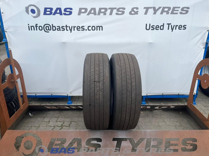 Continental Continental 315/70R22.5 EfficientPro HS5 156/150 M+S 3PMSF gebruikte set - Pneu pour Camion: photos 1 Continental Continental 315/70R22.5 EfficientPro HS5 156/150 M+S 3PMSF gebruikte set - Pneu pour Camion: photos 1