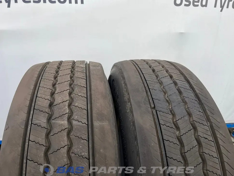 Continental Continental 315/70R22.5 Hybrid HS5 156/150 M+S 3PMSF gebruikte set - Pneu pour Camion: photos 2 Continental Continental 315/70R22.5 Hybrid HS5 156/150 M+S 3PMSF gebruikte set - Pneu pour Camion: photos 2