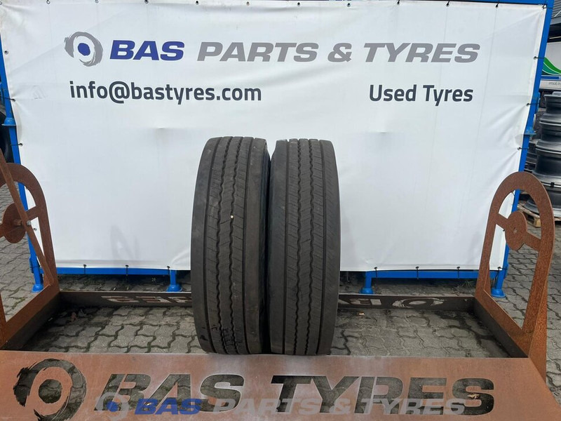 Continental Continental 315/80R22.5 Hybrid HS5 156/150 M+S 3PMSF gebruikte set - Pneu pour Camion: photos 1 Continental Continental 315/80R22.5 Hybrid HS5 156/150 M+S 3PMSF gebruikte set - Pneu pour Camion: photos 1