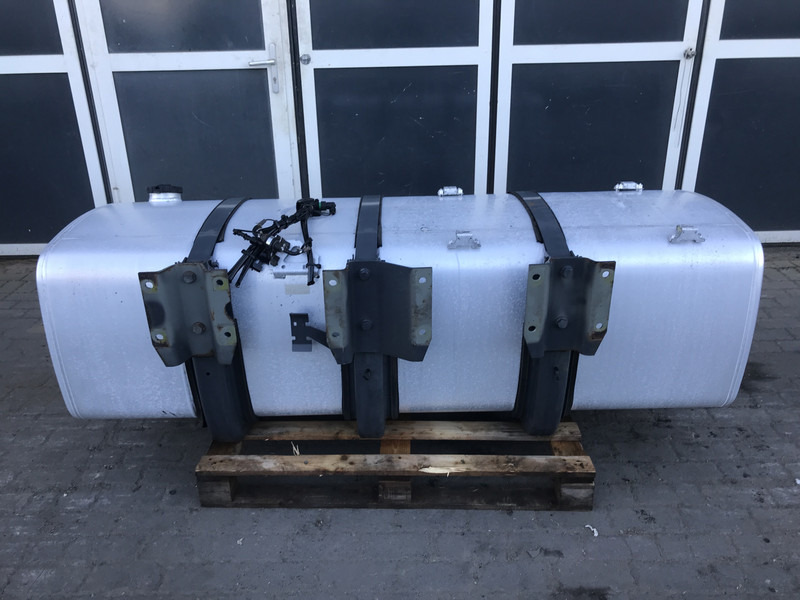 DAF Brandstoftank DAF 765 Liter 1659141 - Réservoir de carburant pour Camion: photos 3 DAF Brandstoftank DAF 765 Liter 1659141 - Réservoir de carburant pour Camion: photos 3