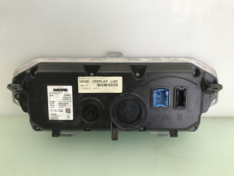 DAF XF G2 Instrumentenpaneel DAF 2234212 - Panel de instrumentos pour Camion: photos 2 DAF XF G2 Instrumentenpaneel DAF 2234212 - Panel de instrumentos pour Camion: photos 2