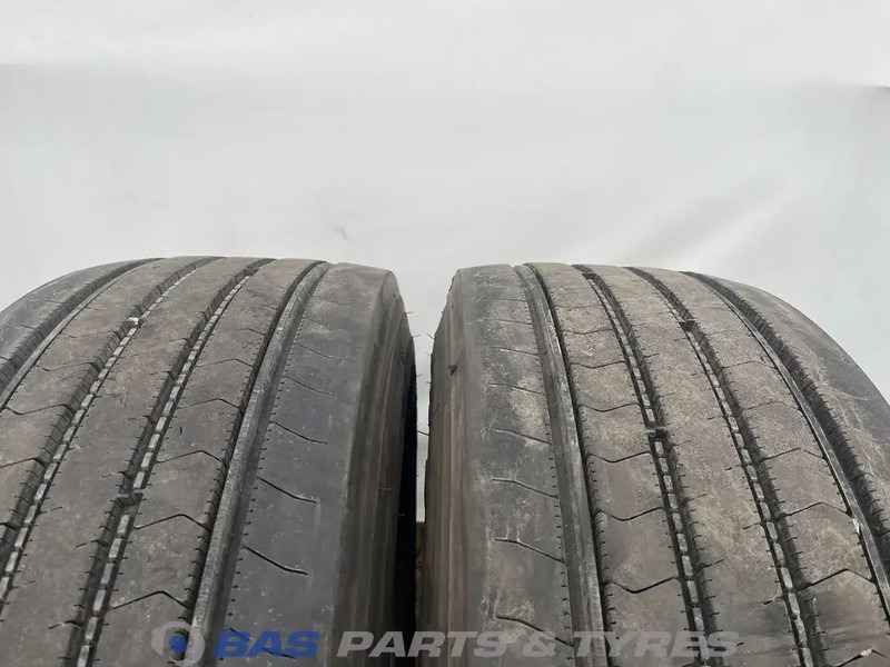 Firestone Firestone 315/70R22.5 FS422+ 154/150 M+S 3PMSF gebruikte set - Pneu pour Camion: photos 2 Firestone Firestone 315/70R22.5 FS422+ 154/150 M+S 3PMSF gebruikte set - Pneu pour Camion: photos 2