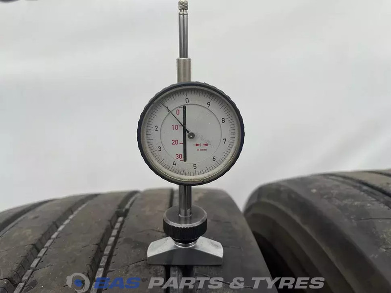 Firestone Firestone 315/70R22.5 FS422+ 154/150 M+S 3PMSF gebruikte set - Pneu pour Camion: photos 3 Firestone Firestone 315/70R22.5 FS422+ 154/150 M+S 3PMSF gebruikte set - Pneu pour Camion: photos 3