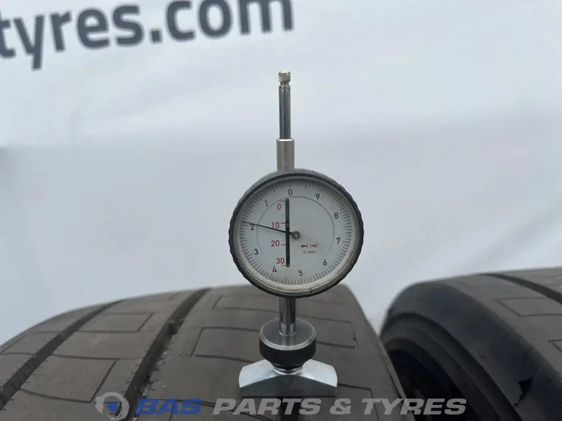 Firestone Firestone 315/70R22.5 FS424 EVO 156/150 M+S 3PMSF gebruikte set - Pneu pour Camion: photos 3 Firestone Firestone 315/70R22.5 FS424 EVO 156/150 M+S 3PMSF gebruikte set - Pneu pour Camion: photos 3