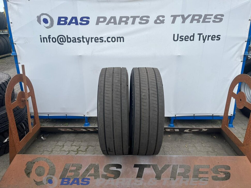 Firestone Firestone 315/70R22.5 FS424 EVO 156/150 M+S 3PMSF gebruikte set - Pneu pour Camion: photos 1 Firestone Firestone 315/70R22.5 FS424 EVO 156/150 M+S 3PMSF gebruikte set - Pneu pour Camion: photos 1